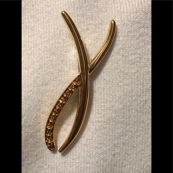 St. John Jewelry - Vintage St. John Knits Gold Tone Brooch St. John Jewelry - Vintage St. John Knits Gold Tone Brooch